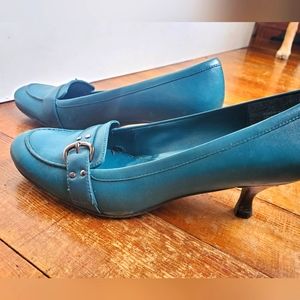 Kitten heel loafers. Size 6